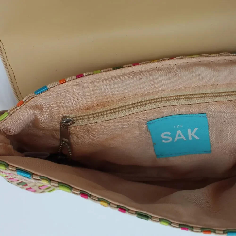 The Sak sak shoulder